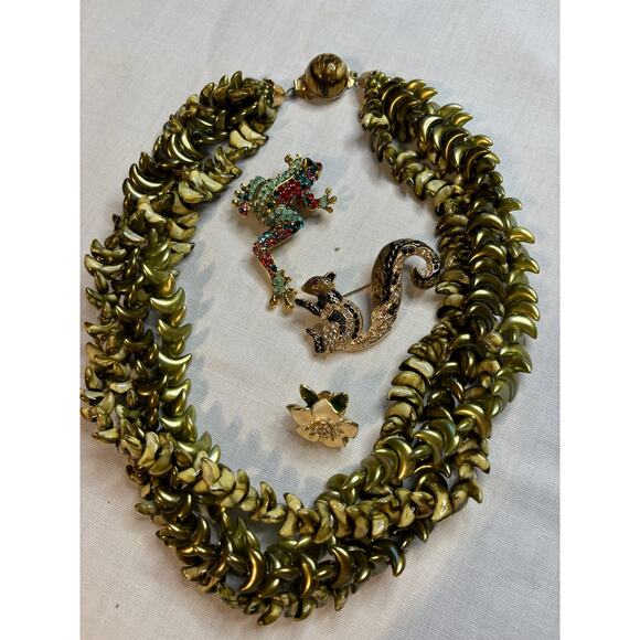 Vintage Lot of 4 Brooch & Multi Strand Resin Half Moon Beads Green Mod MCM Retro - Picture 1 of 16